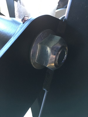 DS IRS UCA Forward Bolt Thread