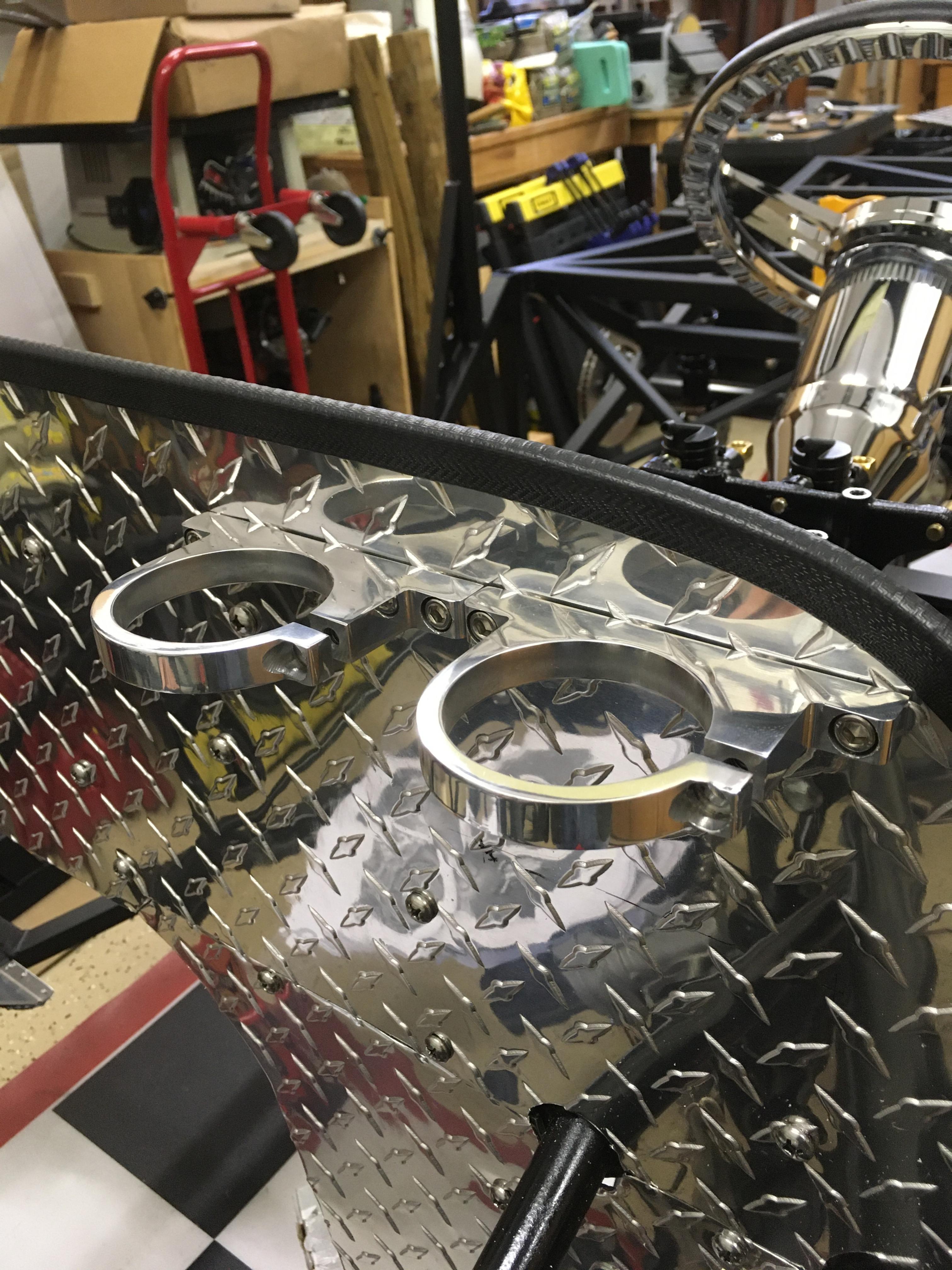 Brake reservoir brackets