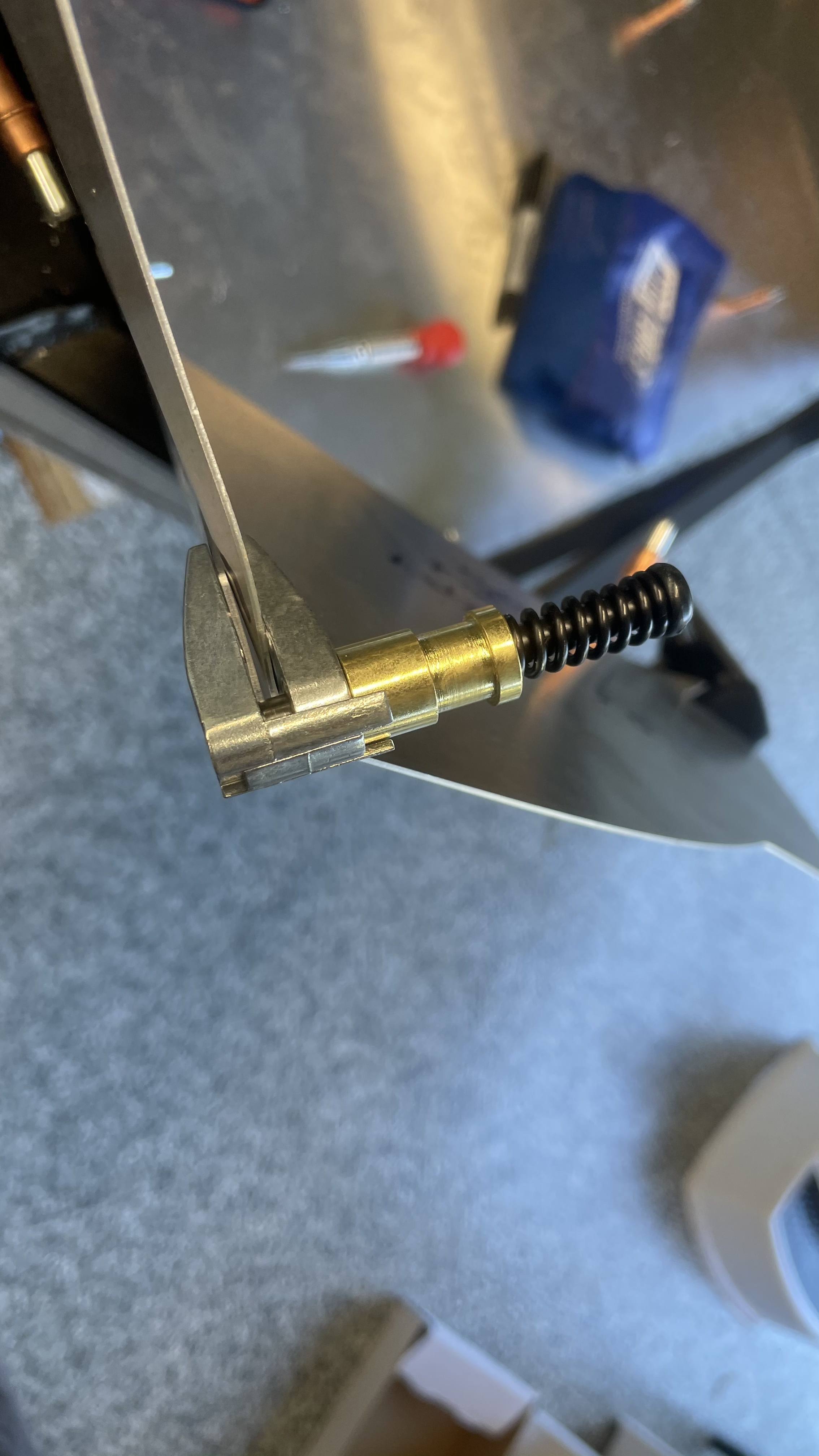 Side grip cleco