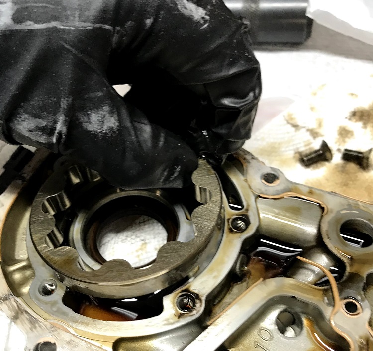 ej207 Oil Pump removed 11a