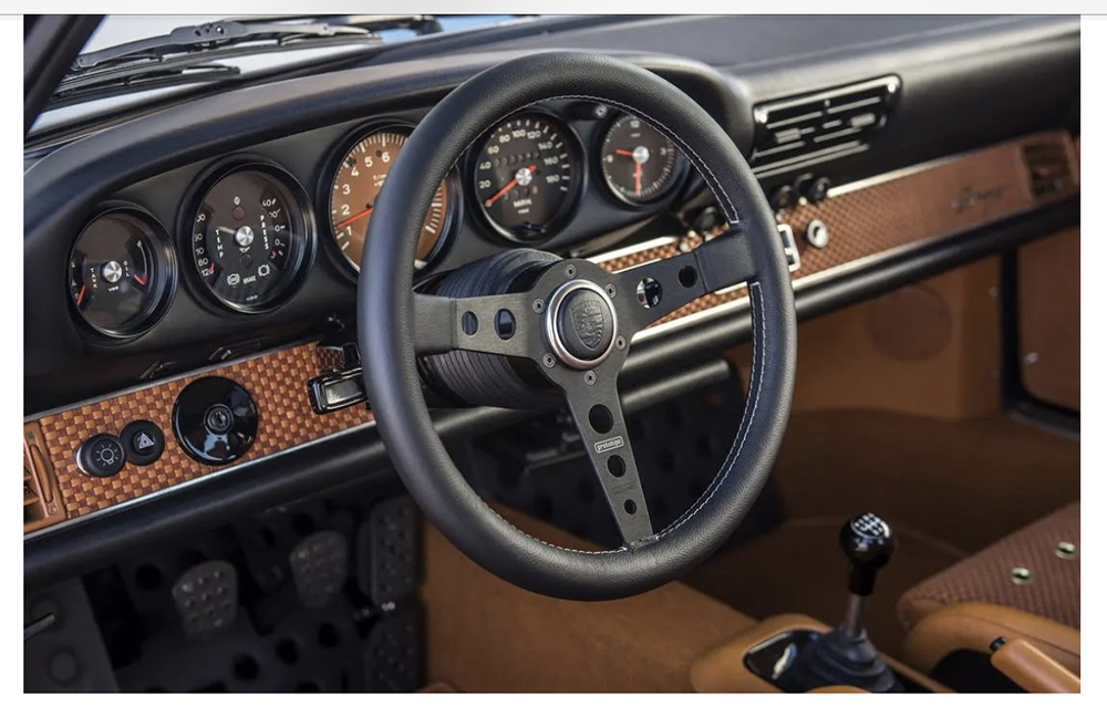 Singer Porsche interior 2