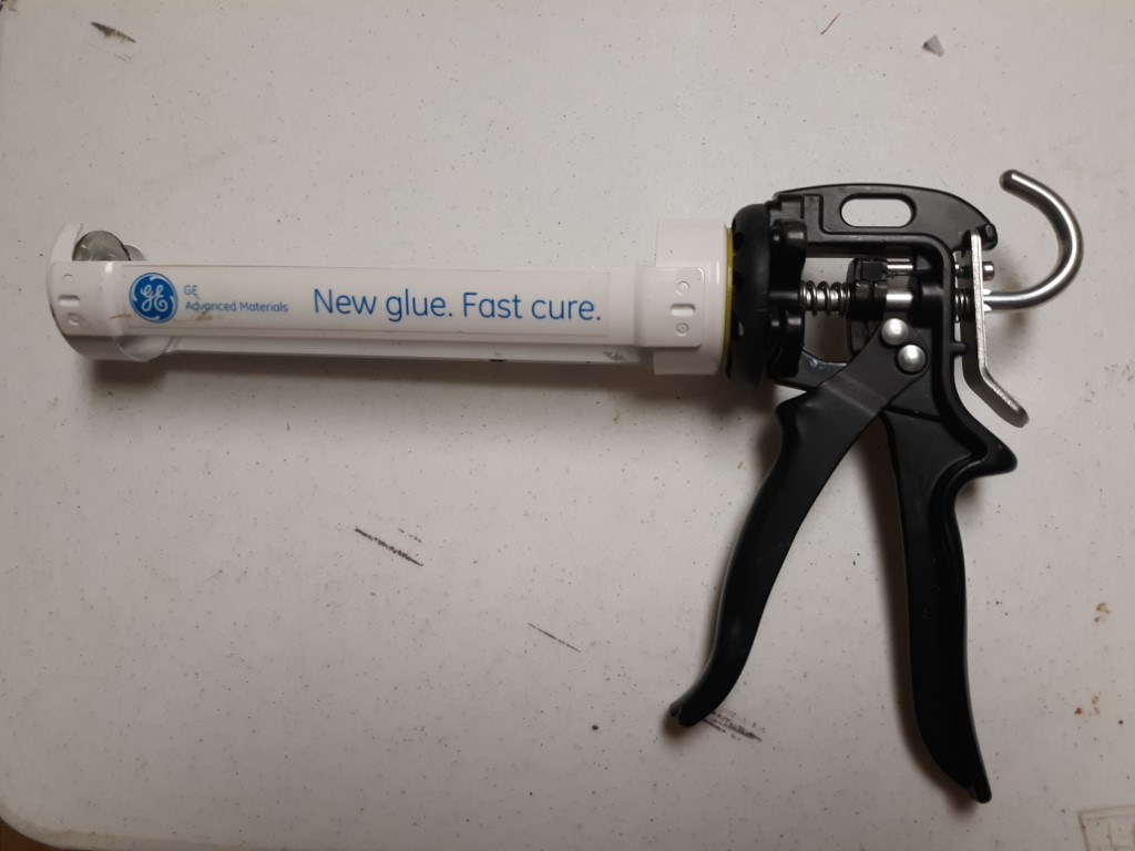 Caulking gun