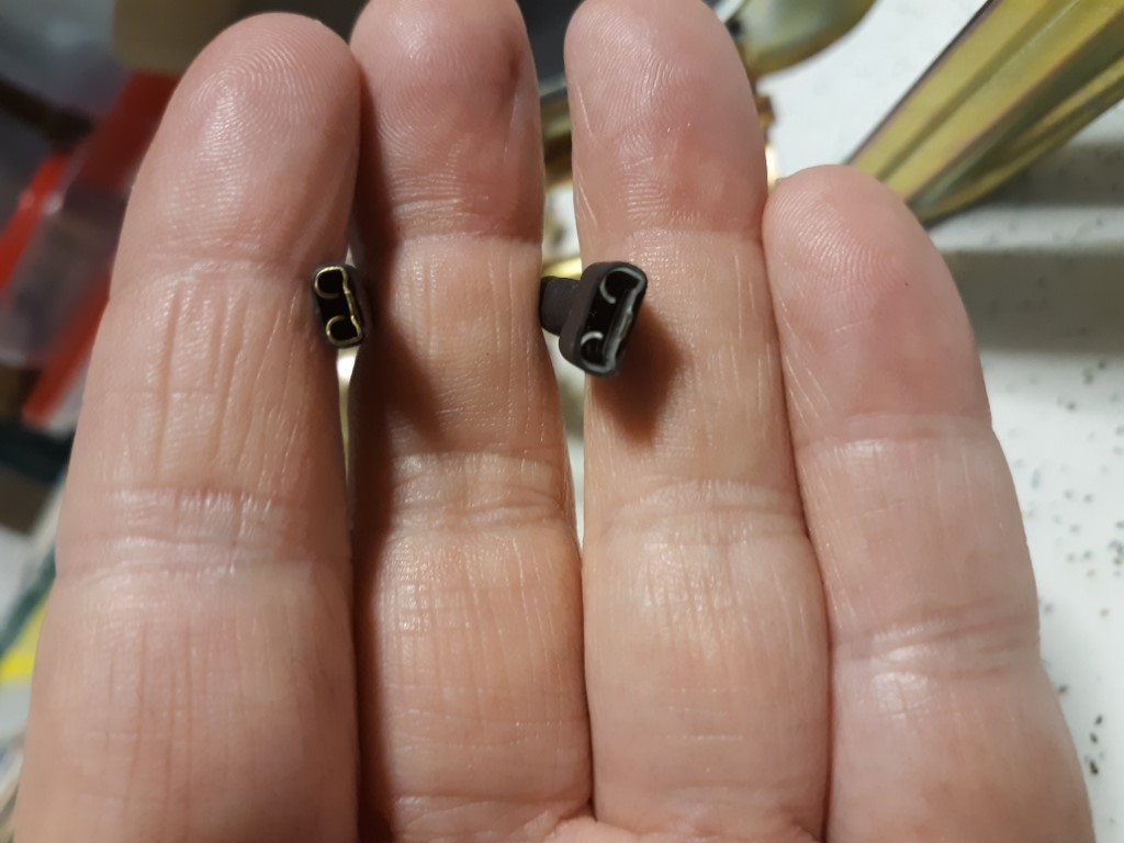 Hanger electrical connection