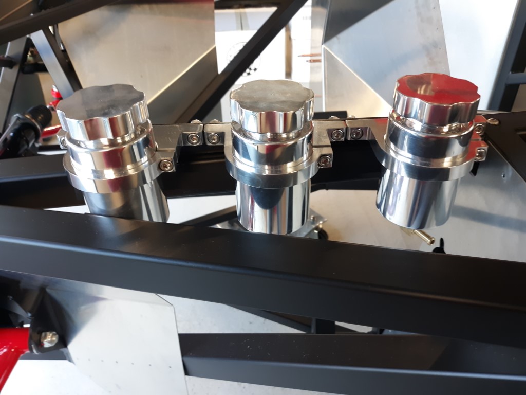 Reservoirs mounted