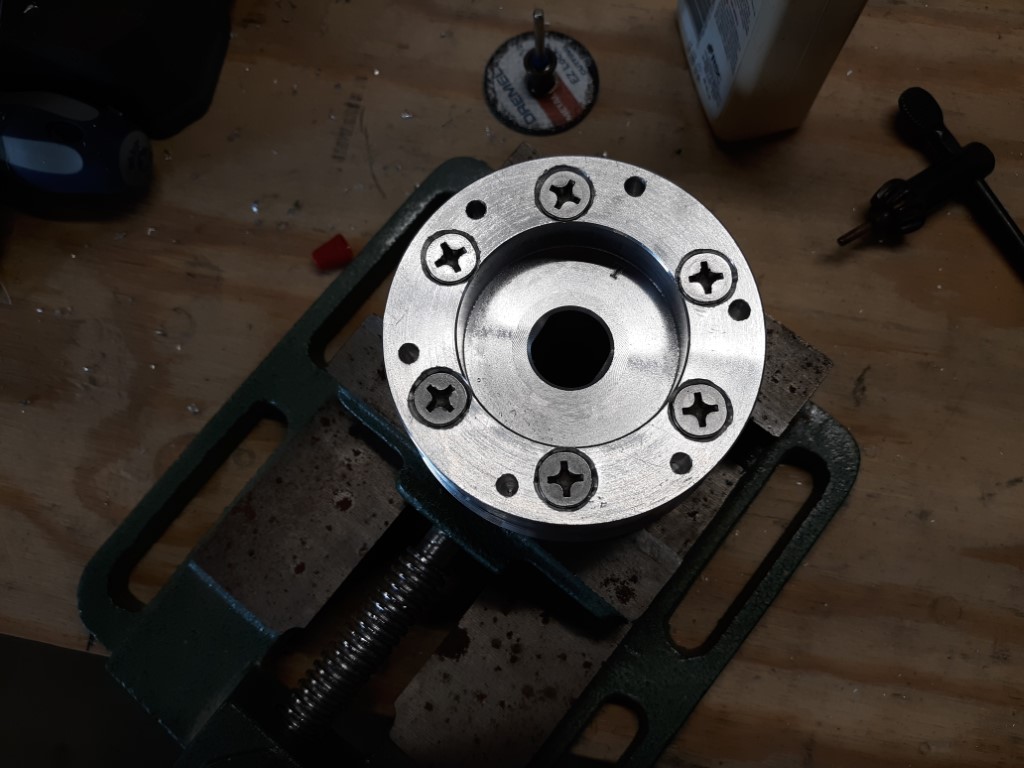 Steering hub 12
