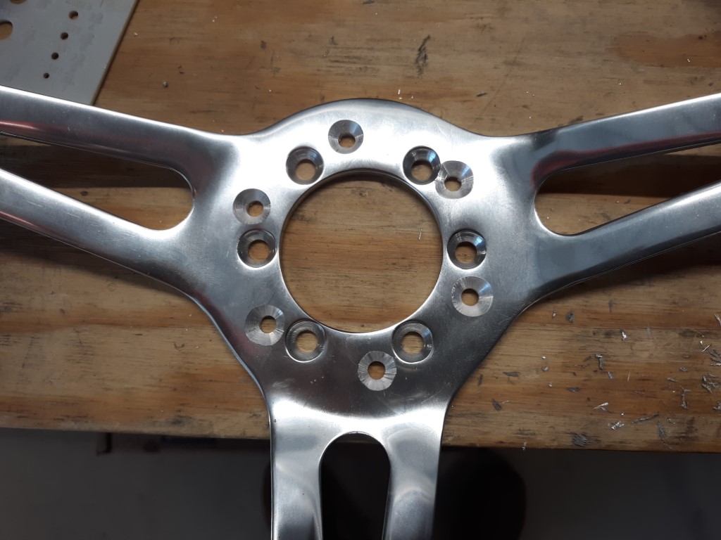 Steering hub 20