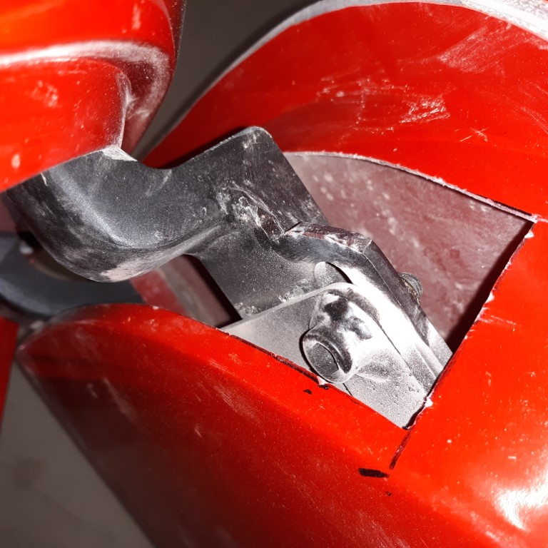 hinge 1 nick