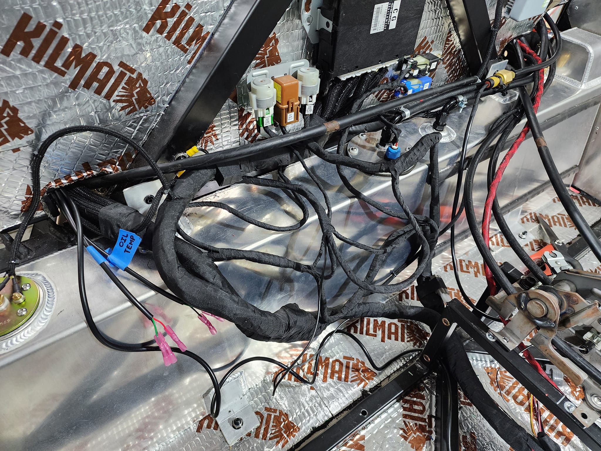 wiring cleand up against fuel tank