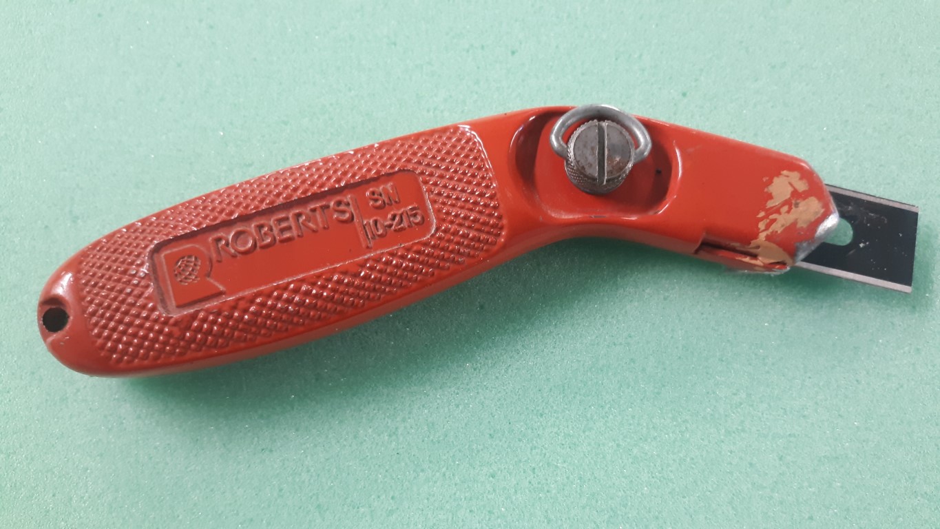 Carpet knife