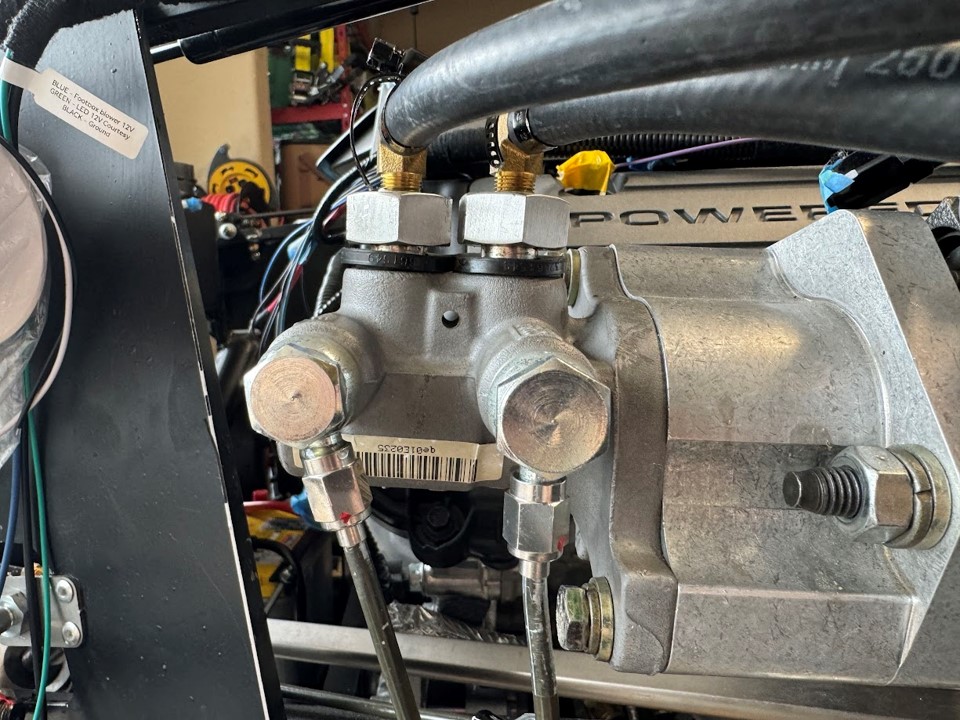 hydroboost reservoir port