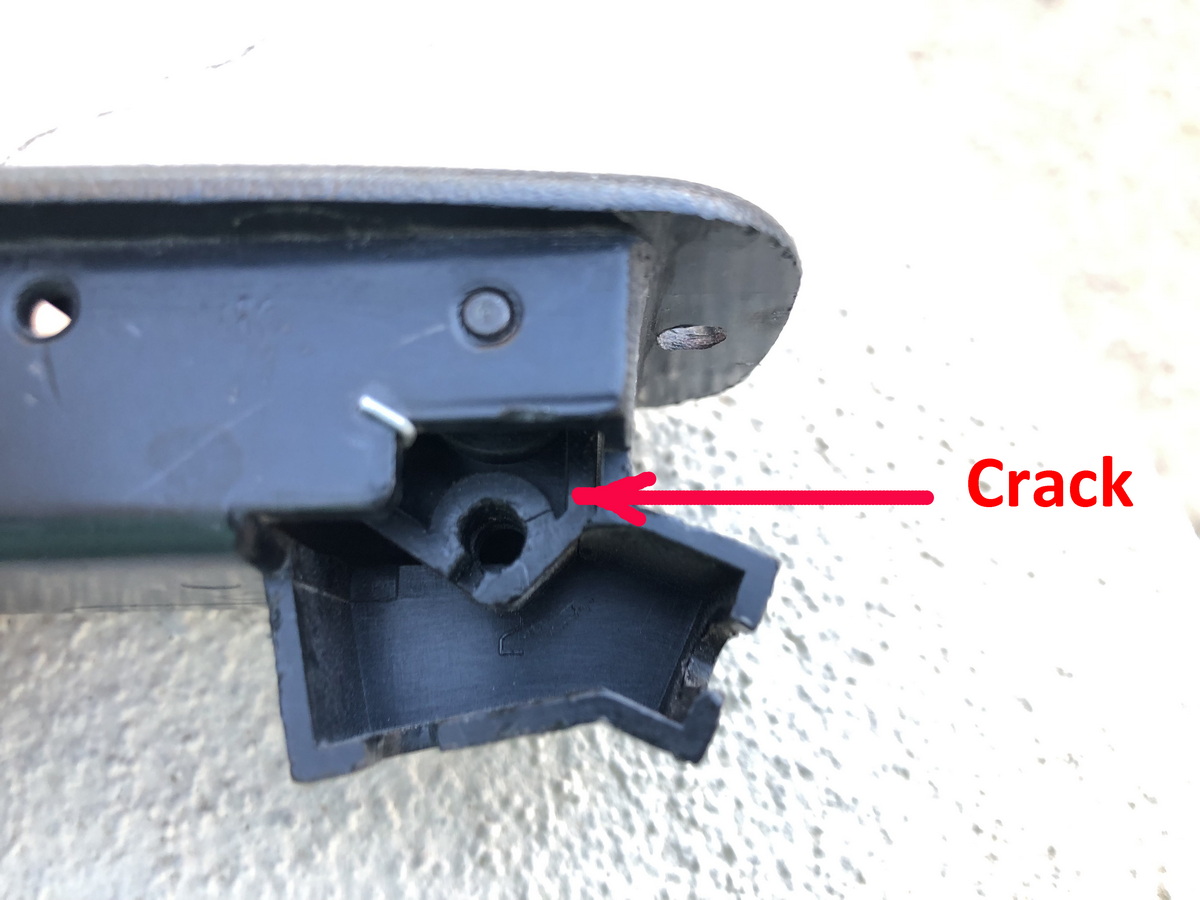 FFR Plastic Door Latch   Showing Crack small
