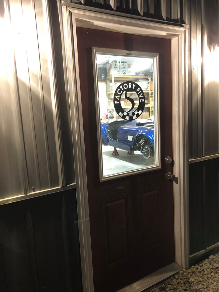 shopdoornight