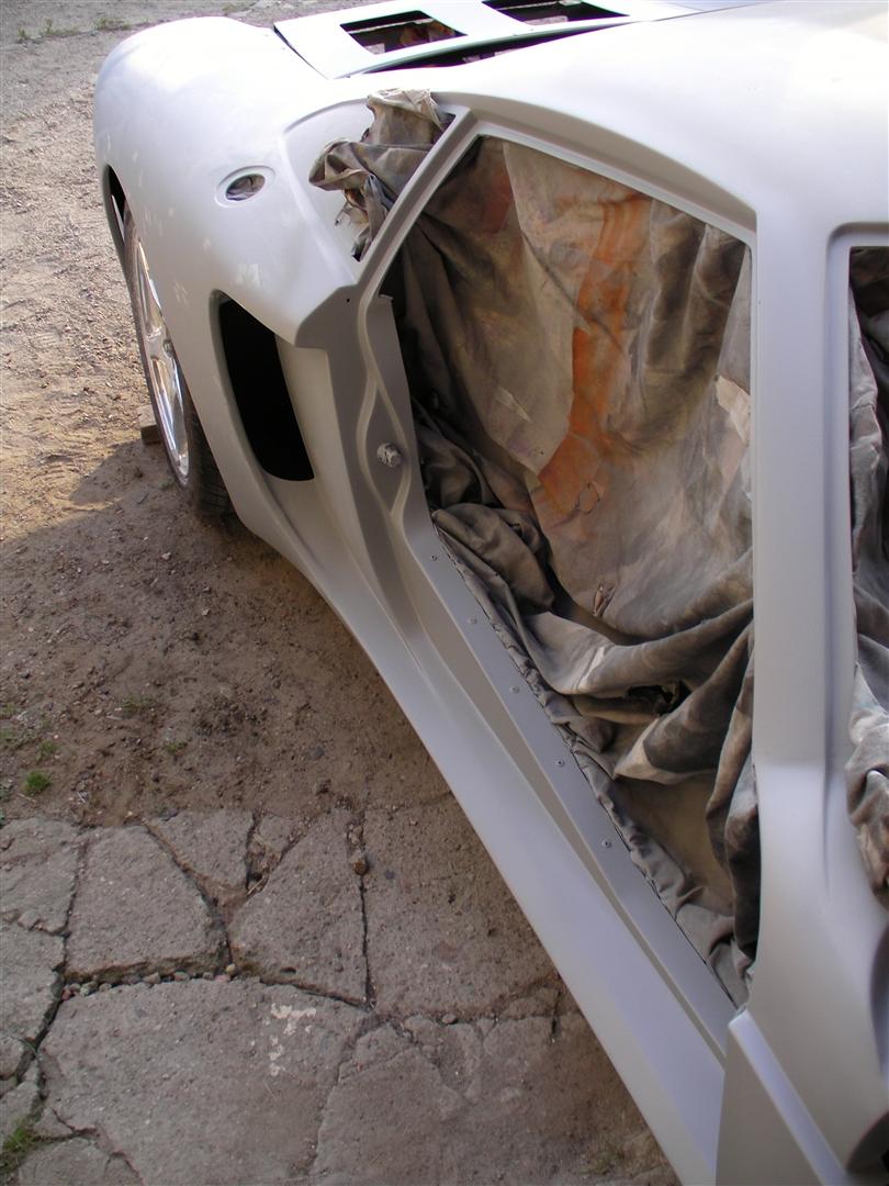 Unmodified body on the passangers side.