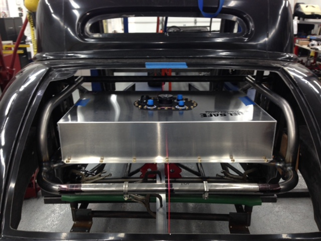 18-Gal elastomer bladder type foam filled fuel cell with rollover vent valve and sending unit.  AN-10 fittings on vent & pickup, -8 on return.  FFR hinges clear this fuel cell.