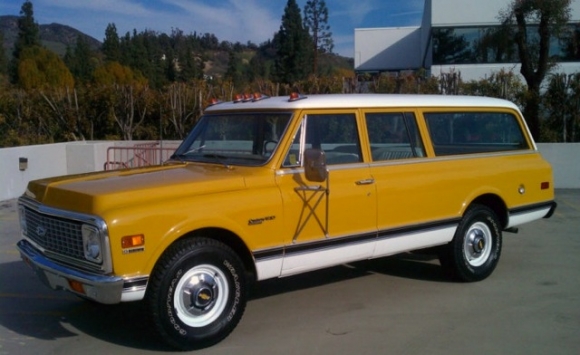1972 Chevrolet Suburban For Sale Front resize