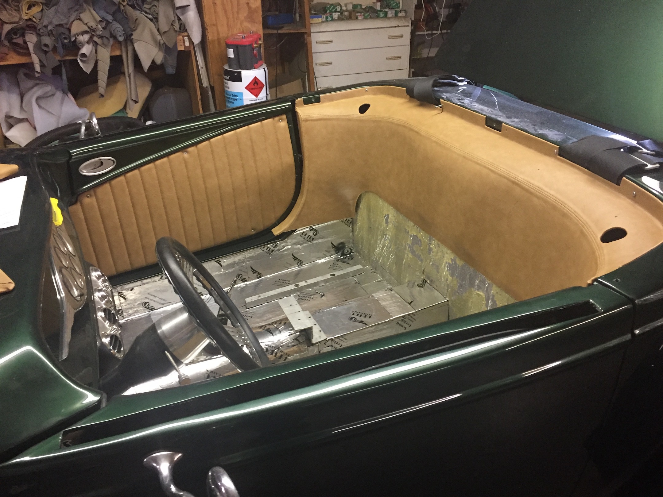 Dyna-mat, Interior Leo's