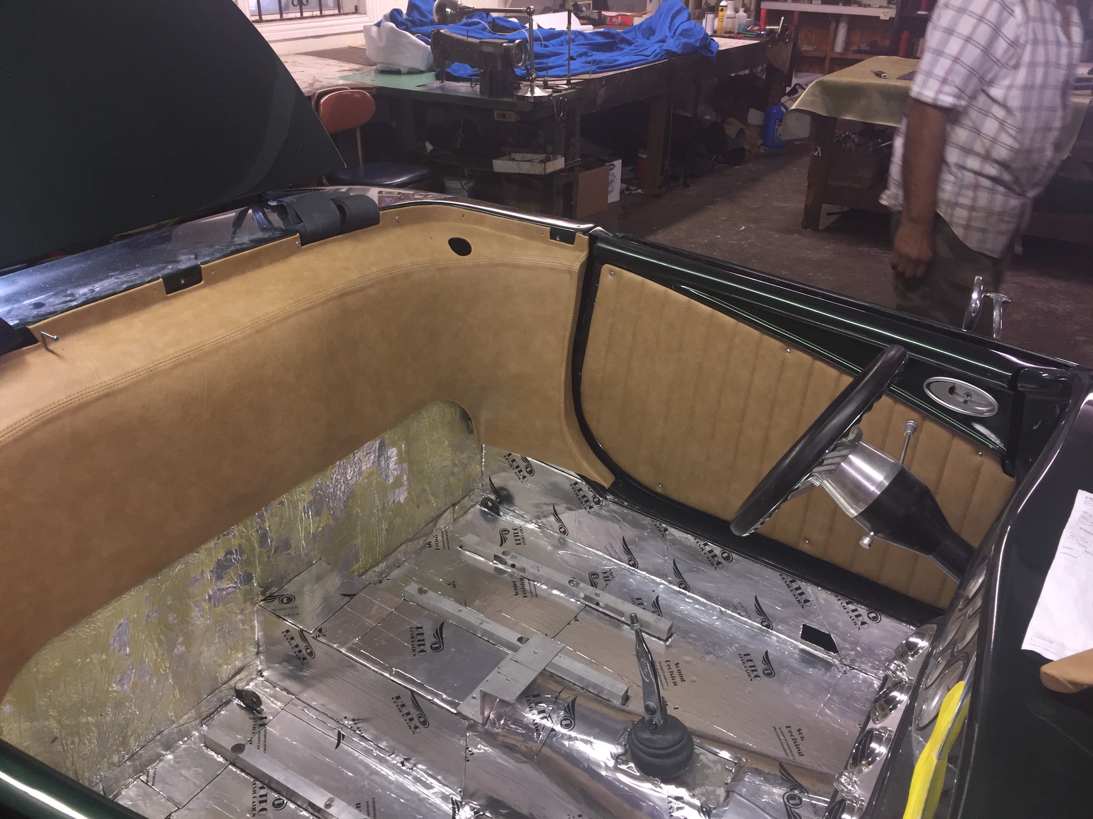 Dyna-mat, Interior Leo's