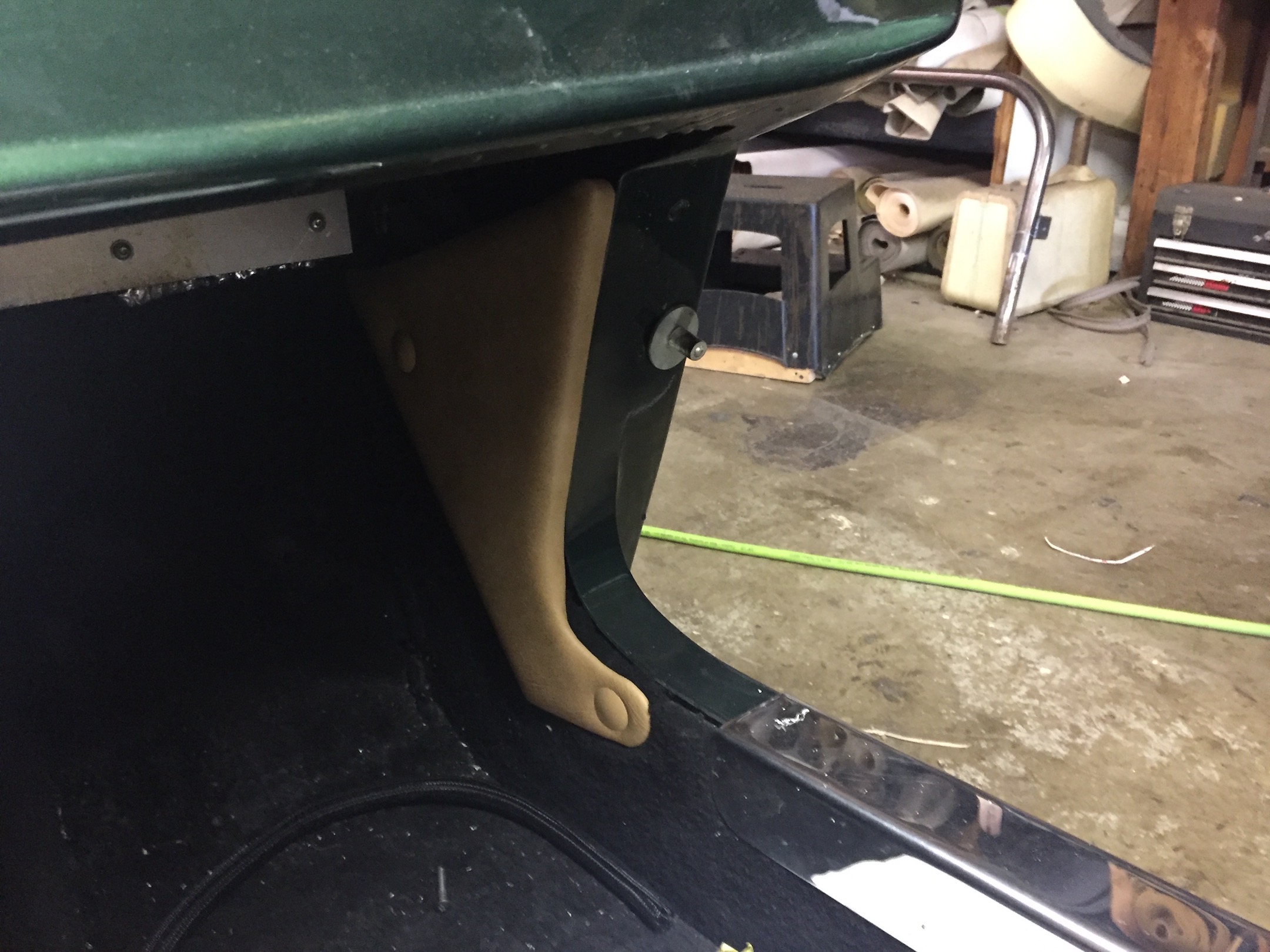 Kick Panel, Interior Leo's