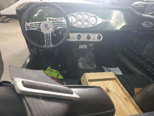 Interior Leo's