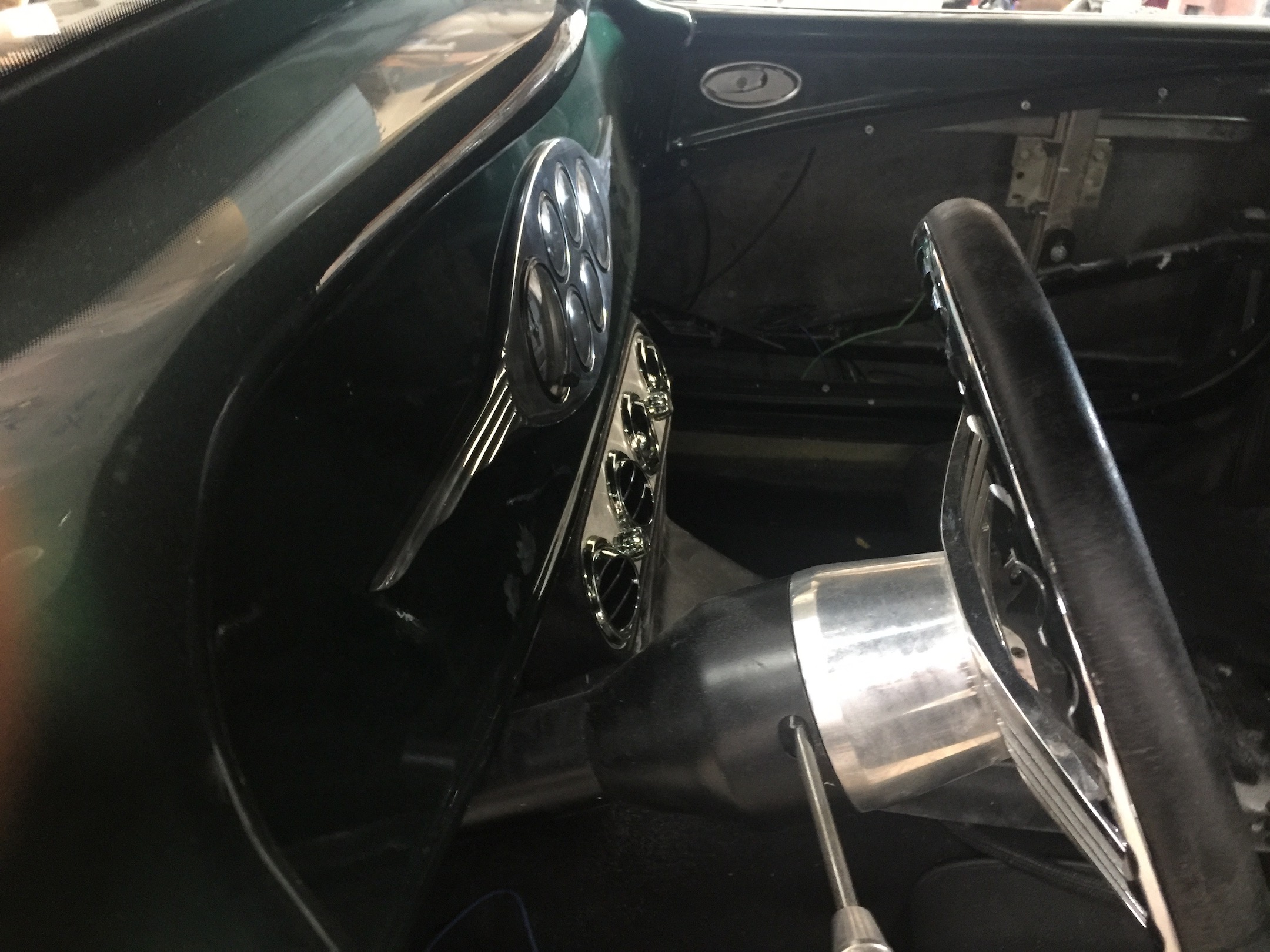 Interior Leo's