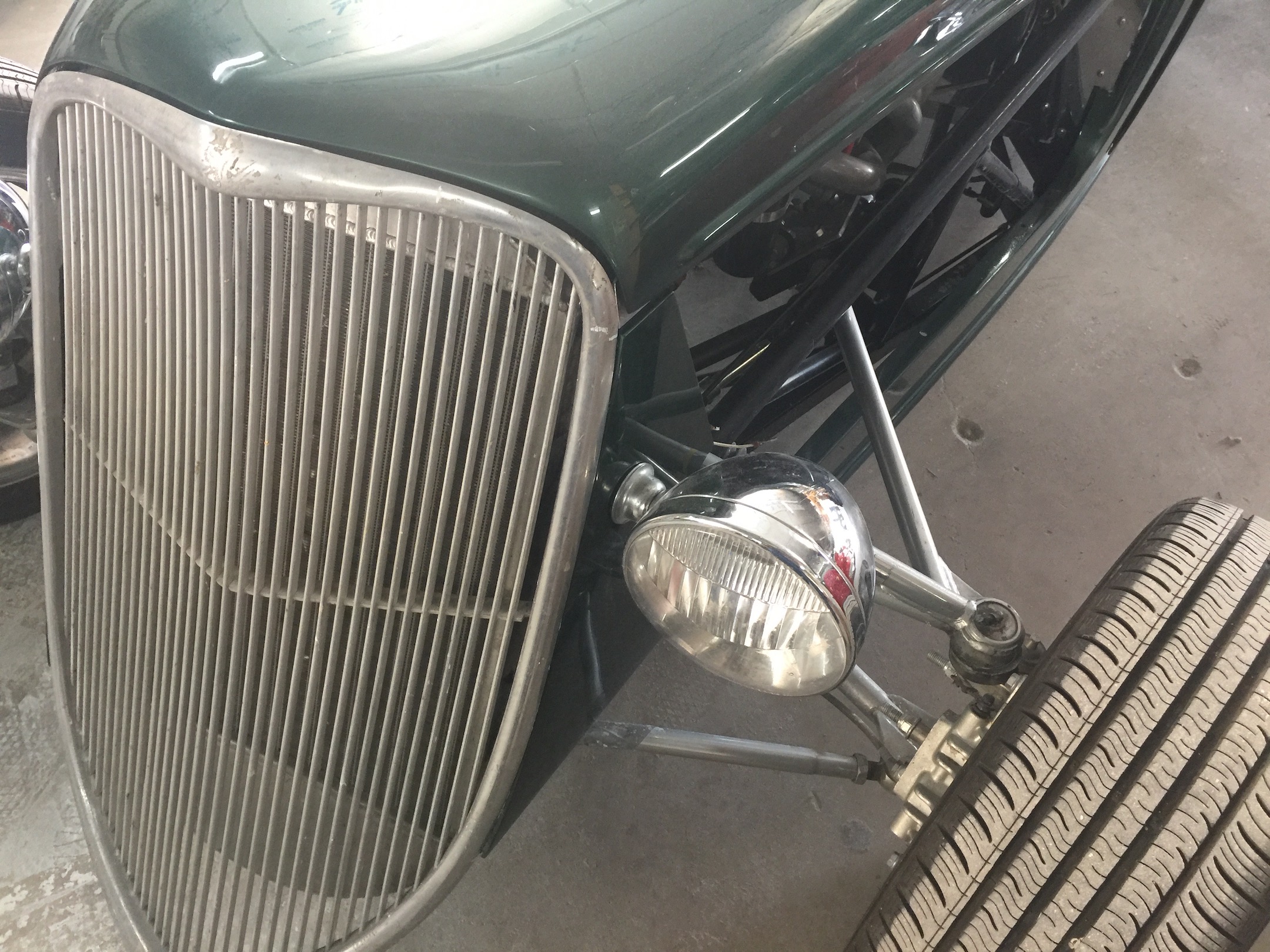 Side skirt modification to keep lights installed when installing or removing them
